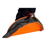 Enfant transportant le sac de rangement BenRange par les poignées